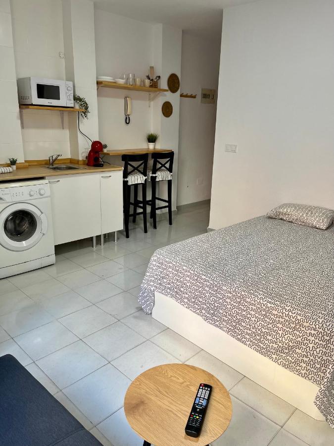 Estudio En La Playa Торевьиа Экстерьер фото